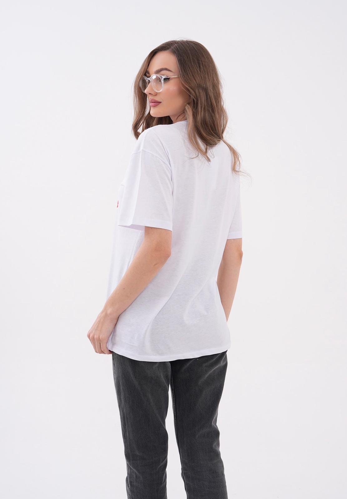Bershka model t-shirt